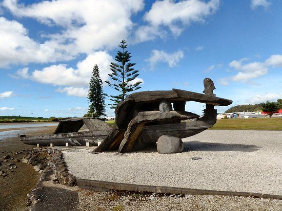 Waka 'n' Wave Sculpture